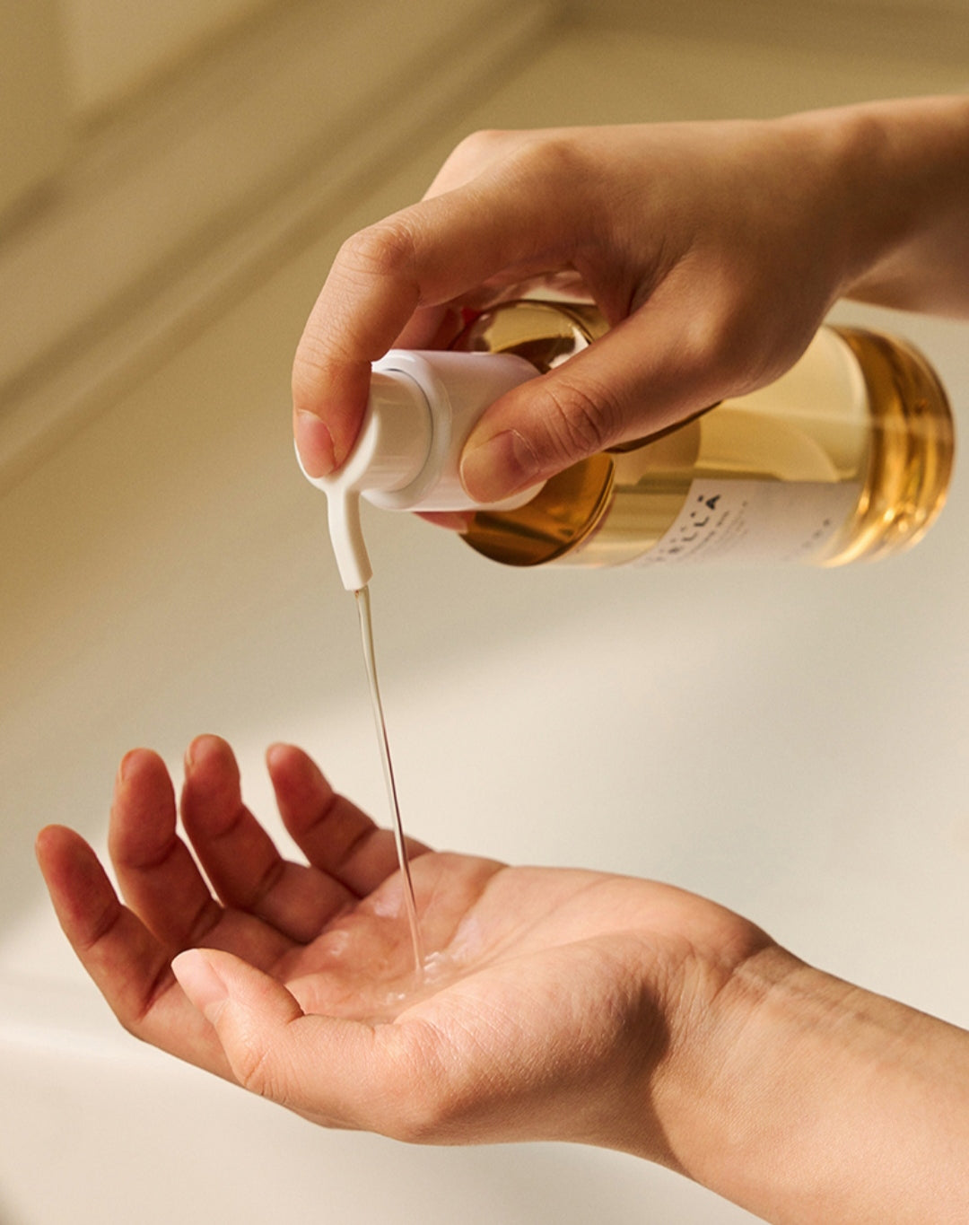 SKIN 1004 - ACEITE LIMPIADOR MADAGASCAR CENTELLA LIGHT CLEANSING OIL